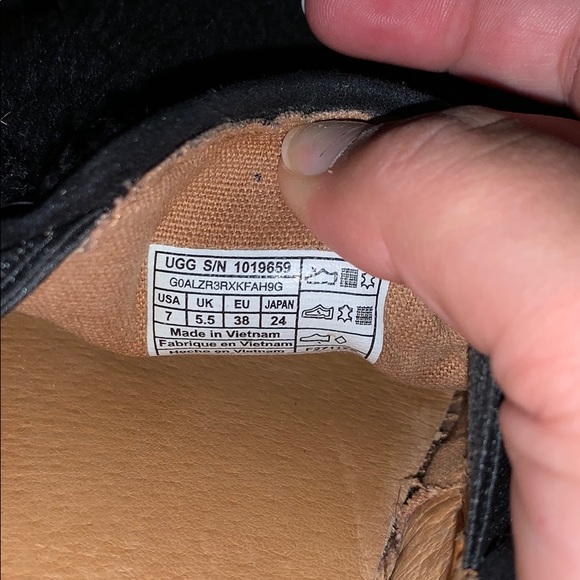 Ugg shoes - Picture 3 of 3